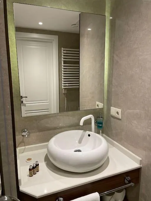 Luxury Studio 25-13 Leo Group Apartment Batumi 0*,