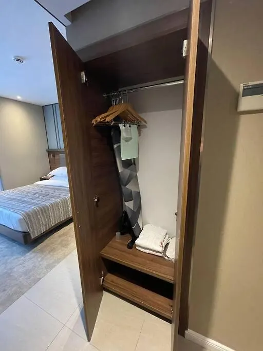 Luxury Studio 25-13 Leo Group Apartment Batumi 0*,  Georgia